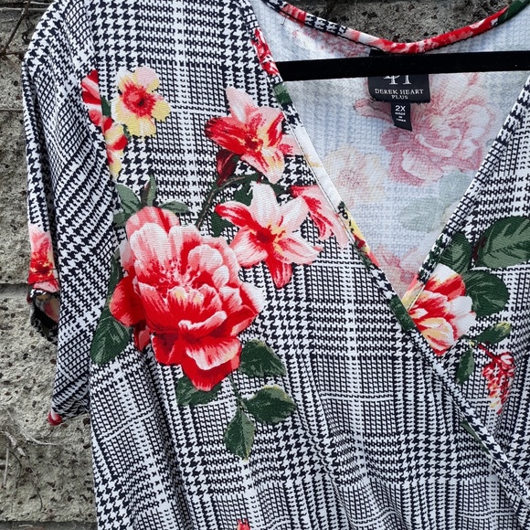 Derek Heart  Floral Hounds Tooth Wrap Dress - Picture 6 of 6